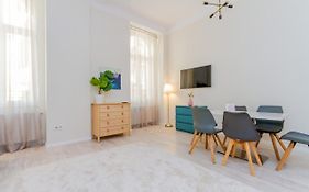 Dohany Str Downtown Apartment